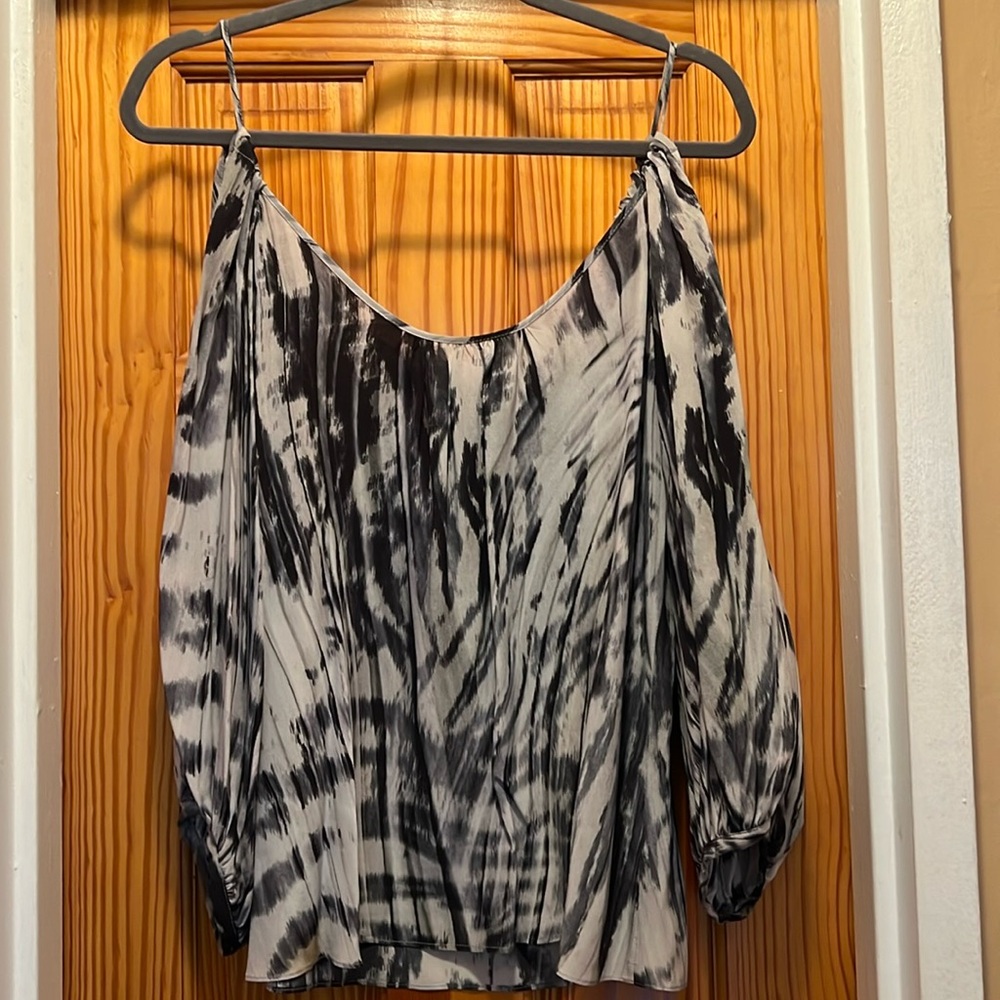 Black/white print blouse with keyhole shoulder